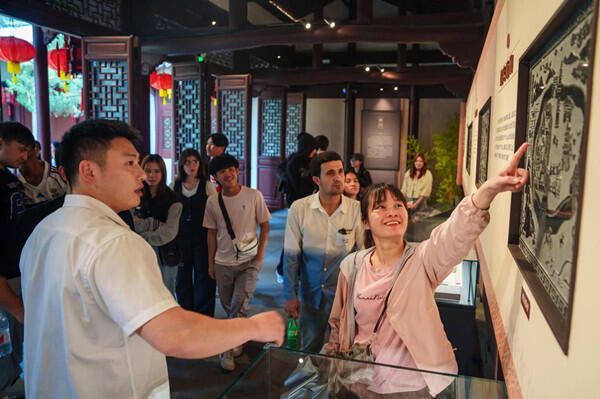 Intl students explore Southern Confucianism culture in Quzhou